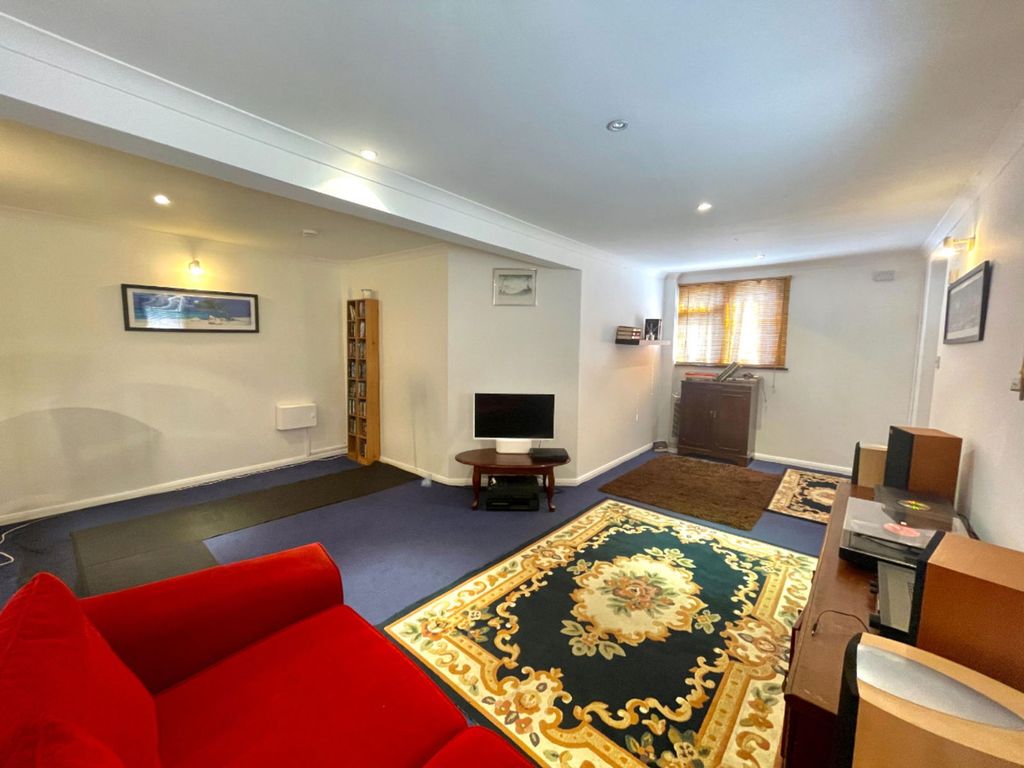 Property photo 2 of 23