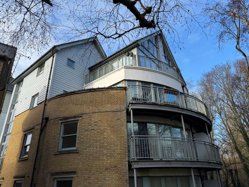 Property photo 1 of 3