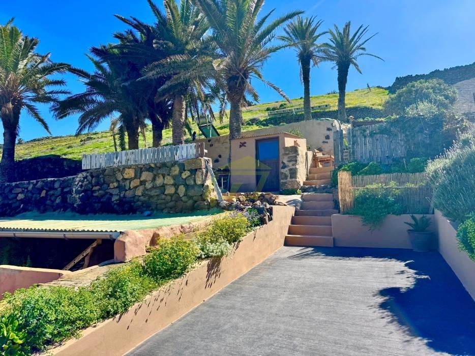 Property photo 2 of 27