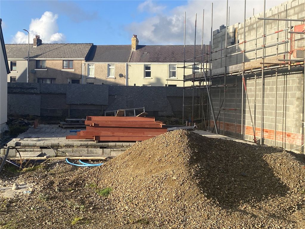 Property photo 3 of 17 Picture No. 02