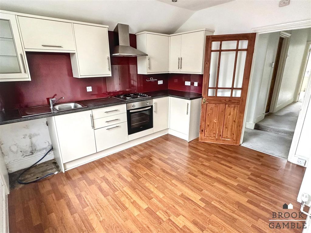 Property photo 3 of 13 01323 438506