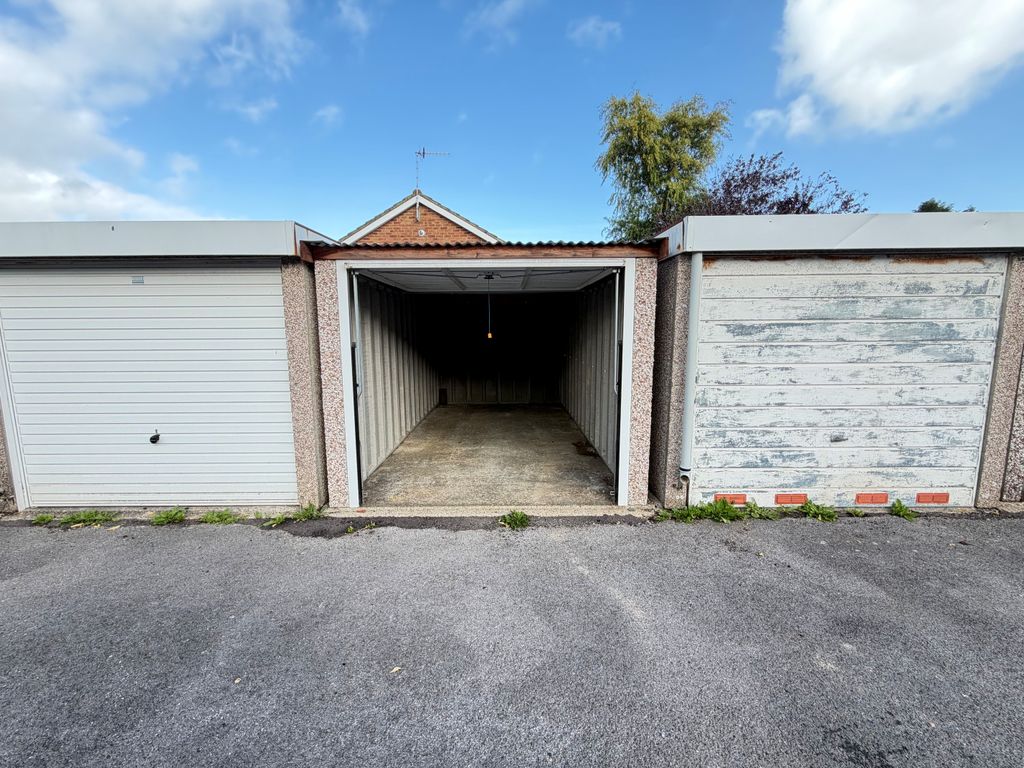 Property photo 2 of 3 12 Manitoba Way Garage 2