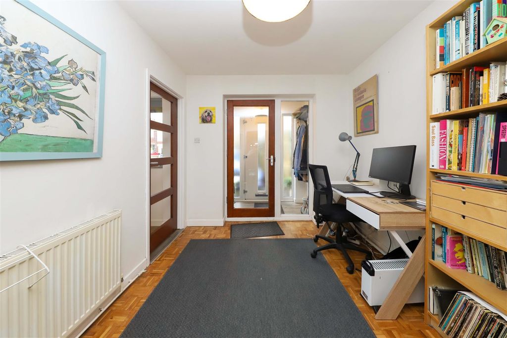 Property photo 2 of 18 Hall