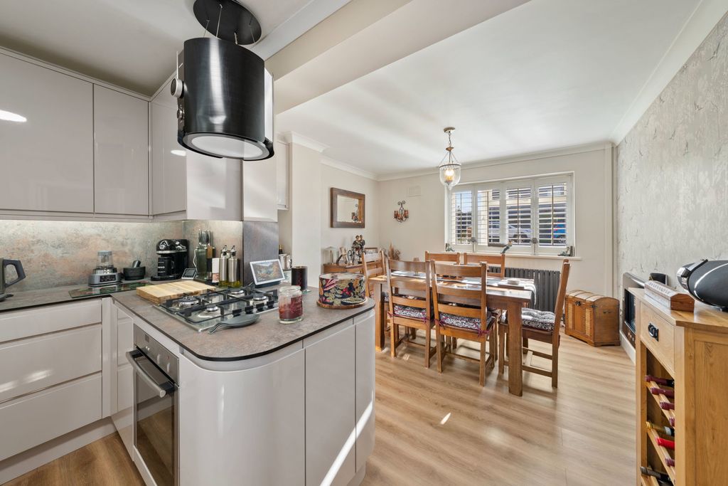 Property photo 2 of 24