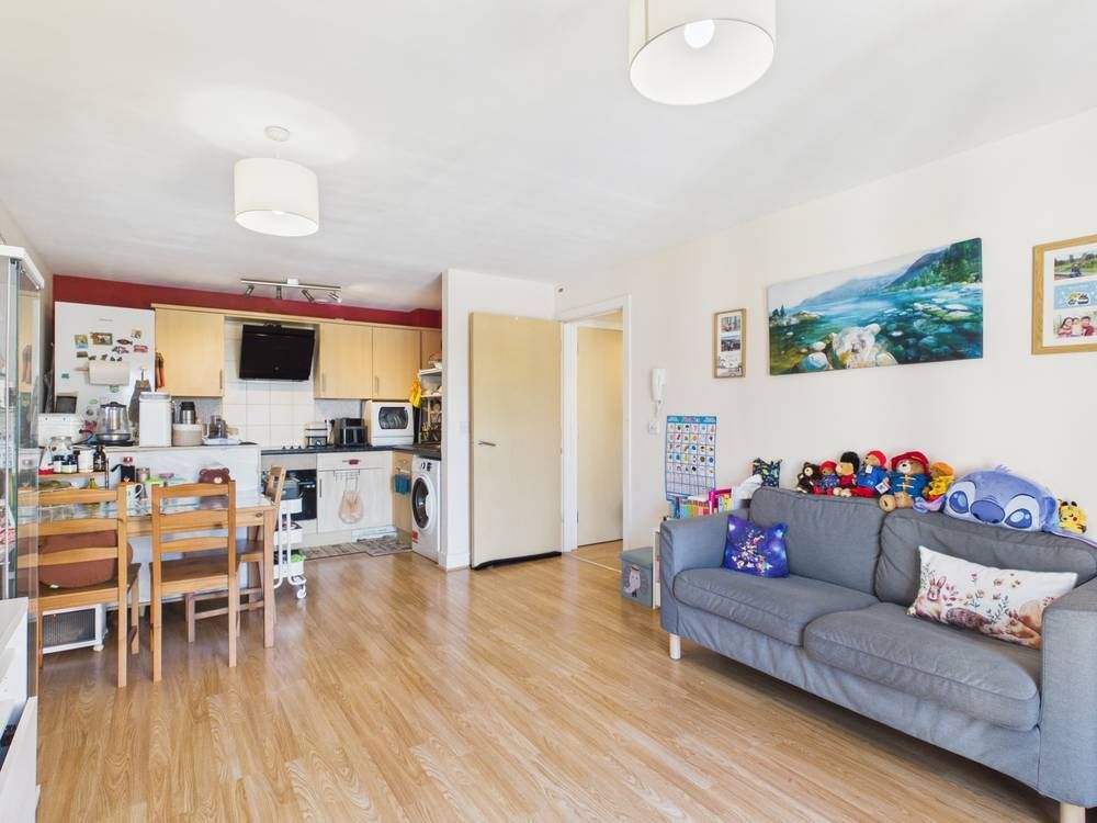 Property photo 3 of 15 Giraffe360-Still020