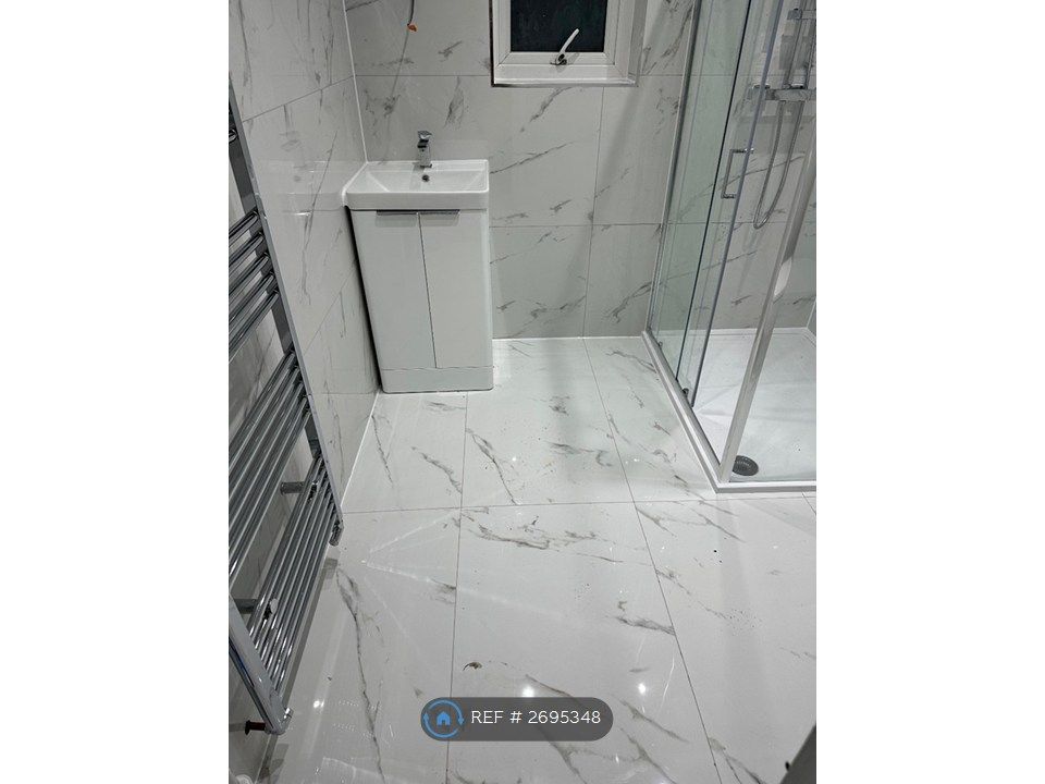 Property photo 3 of 13 Upstairs Family Bathroom