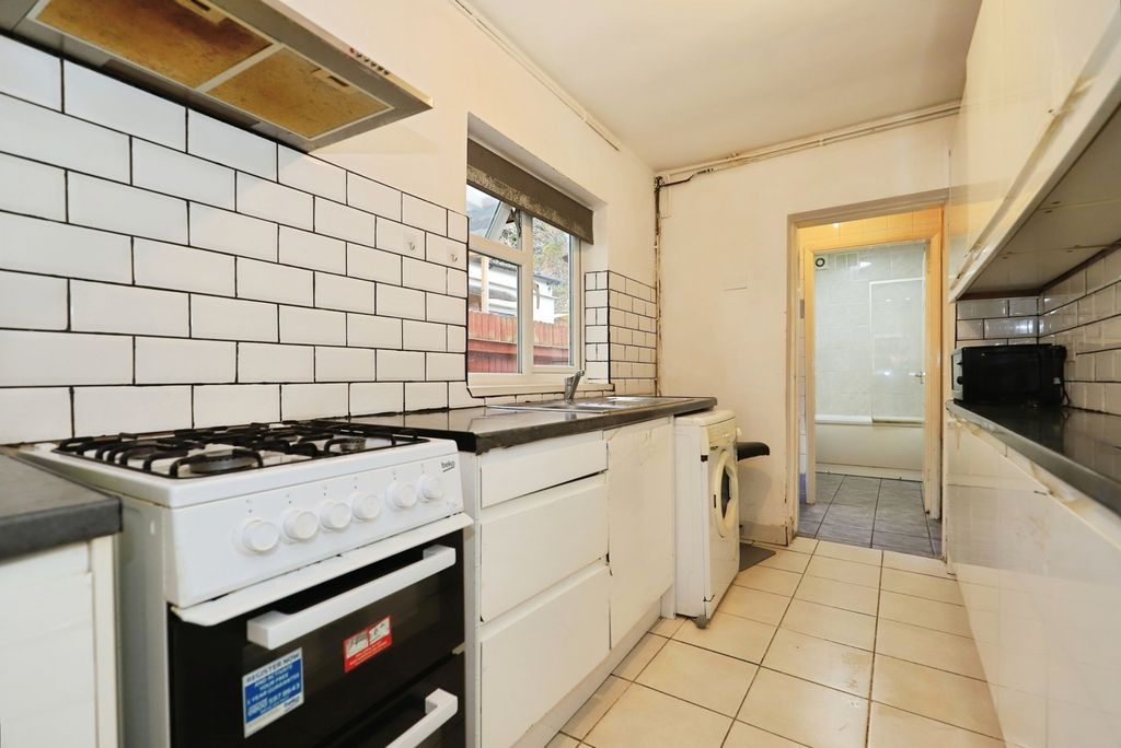 Property photo 2 of 9 Kitchen