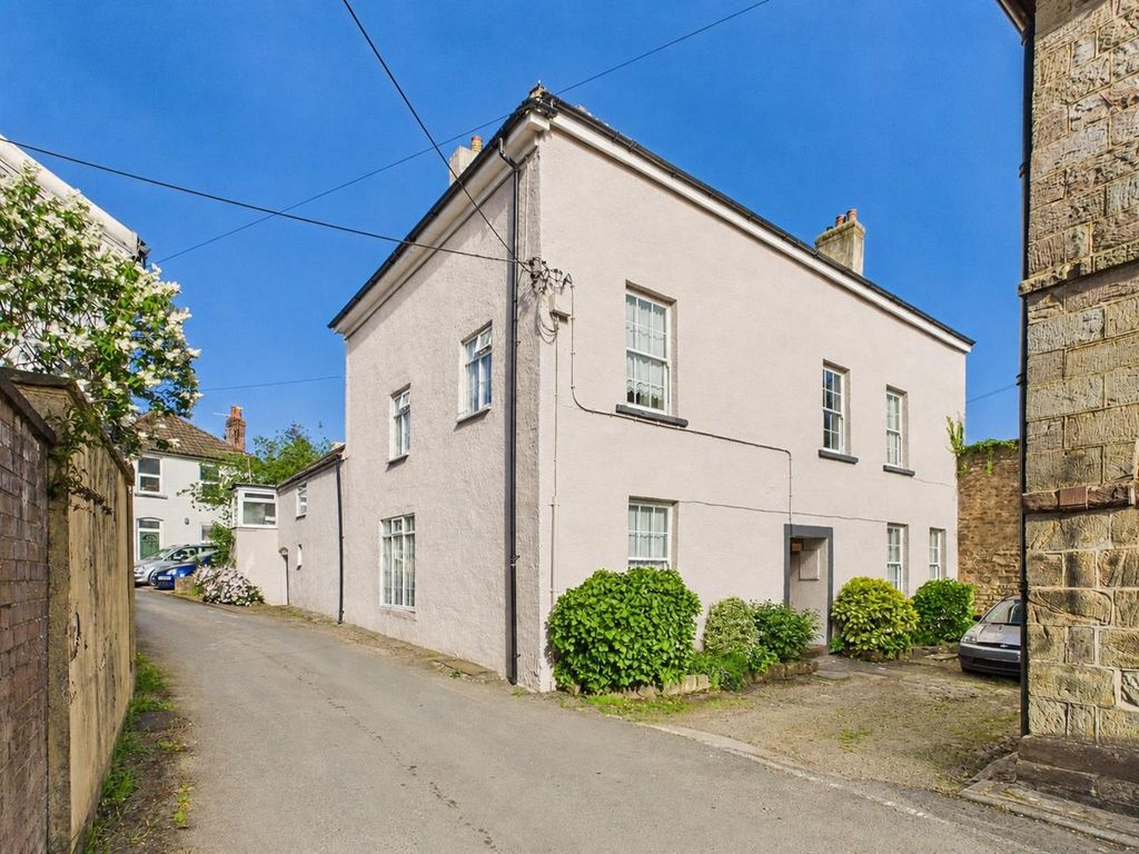 Property photo 2 of 32