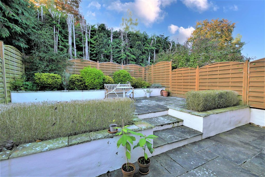 Property photo 2 of 10