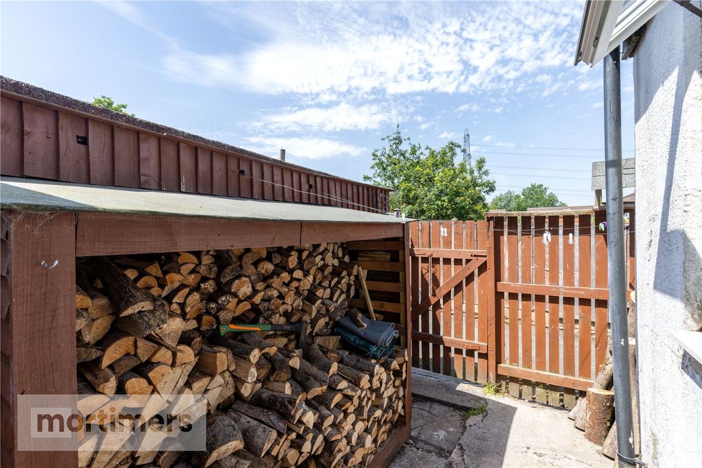 Property photo 3 of 19 Yard