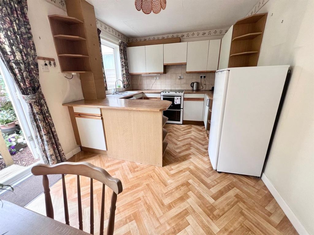 Property photo 3 of 15 Kitchendiner.Jpg