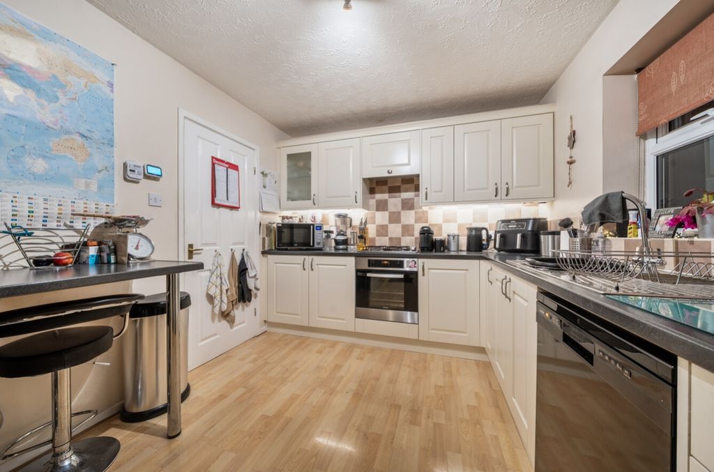 Property photo 3 of 28 1388050-5-693B31c4508Df-Arw