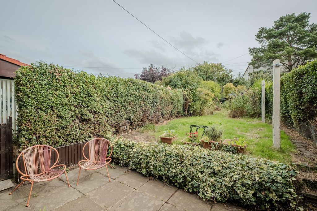 Property photo 3 of 25
