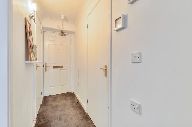 Property photo 2 of 20 Entrance Hall