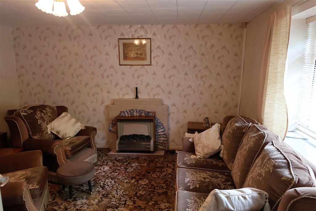 Property photo 3 of 10 Lounge