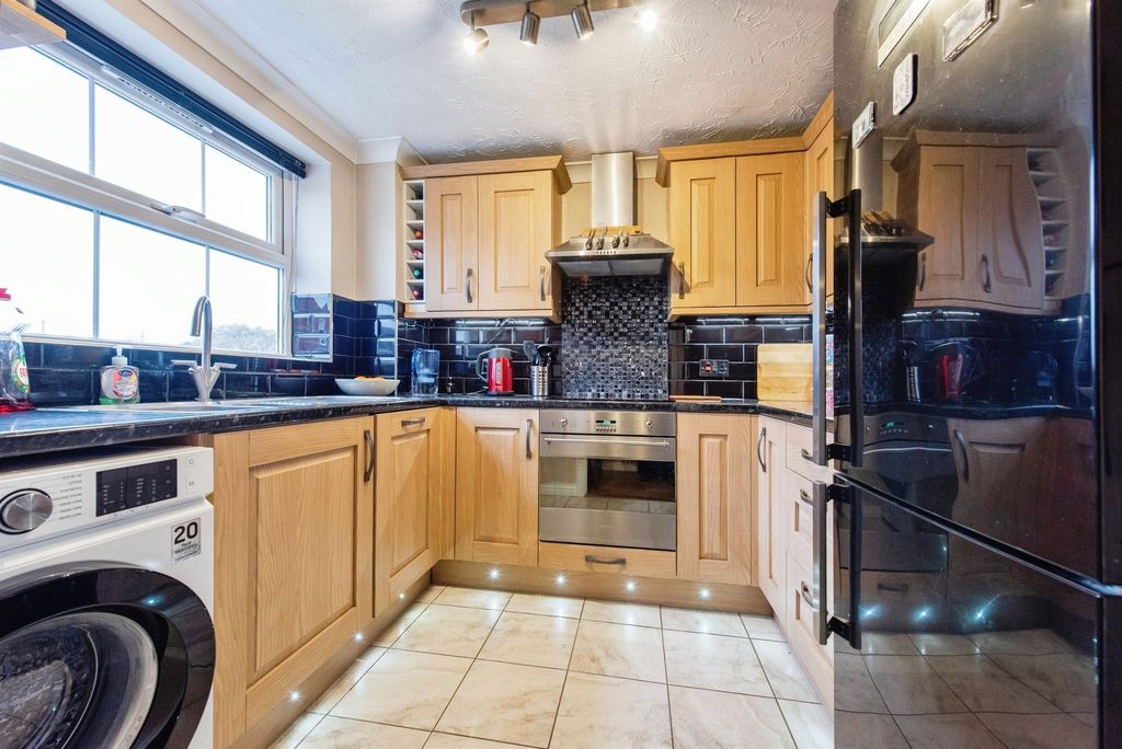 Property photo 2 of 13
