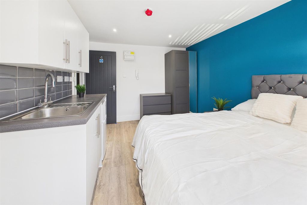 Property photo 3 of 5 Cam03736G0-Pr0214-Still013.Jpg