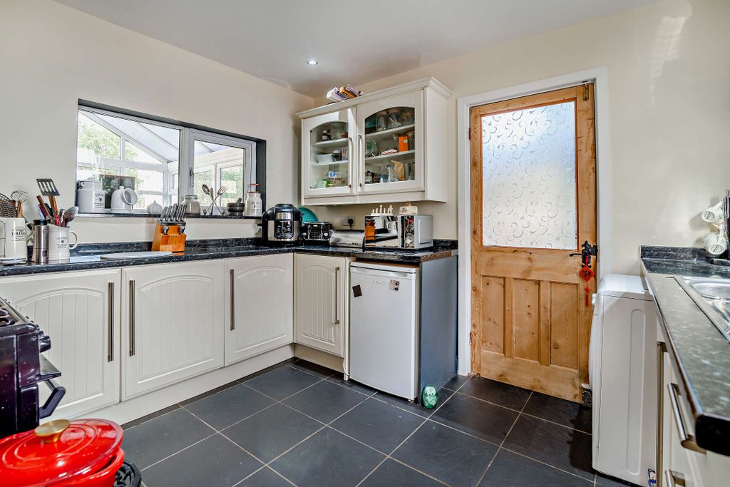 Property photo 3 of 16 Kitchen