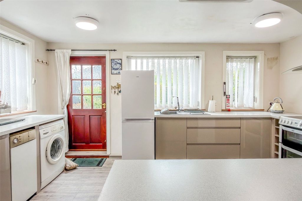 Property photo 3 of 18 Kitchen