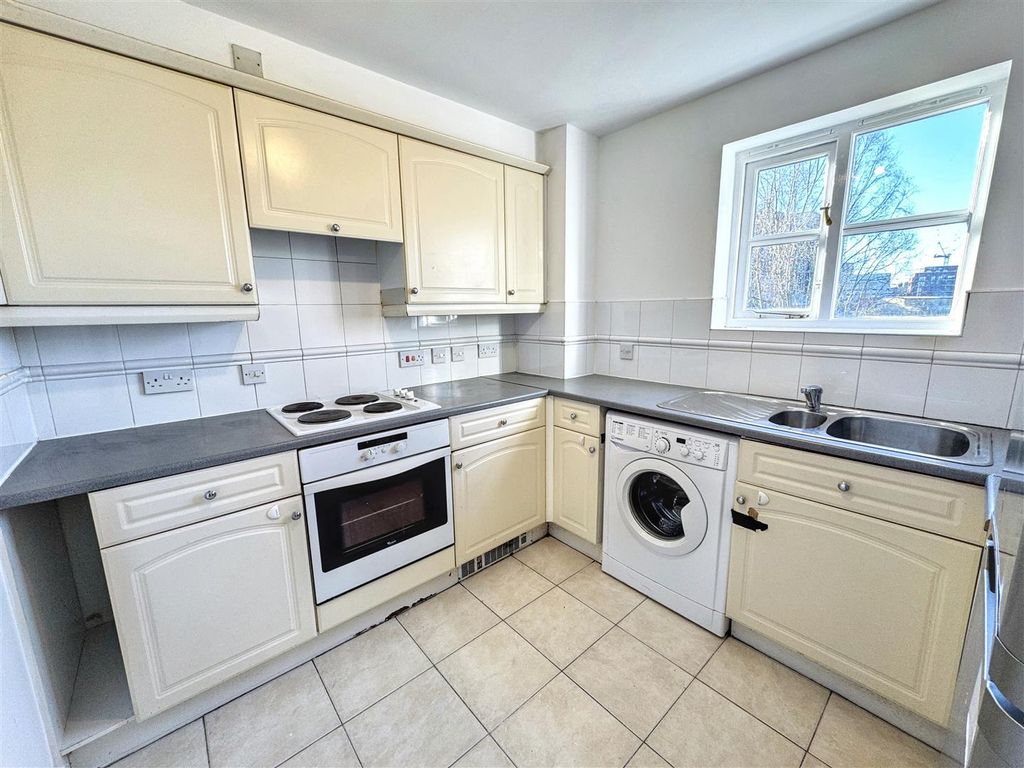 Property photo 3 of 12 Kitchen