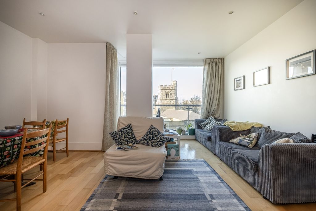 Property photo 2 of 11 8-Putney-Wharf-To...