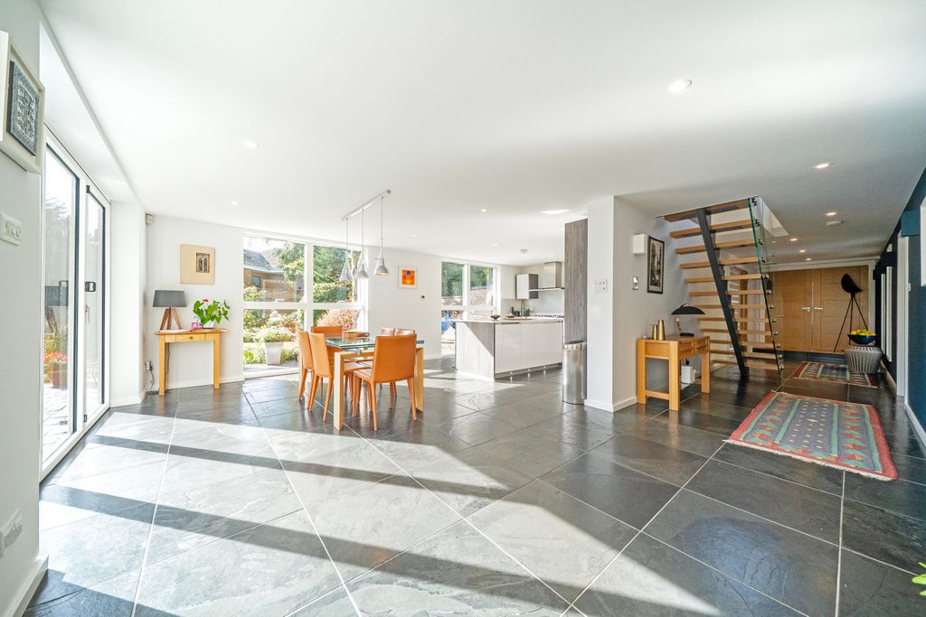 Property photo 3 of 40