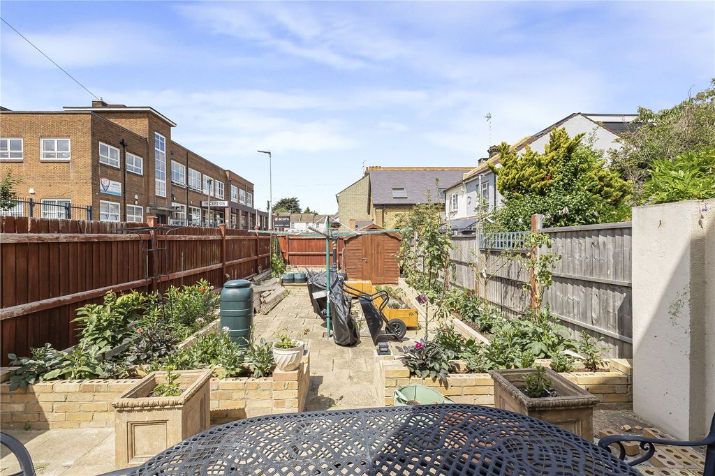 Property photo 3 of 21 Garden