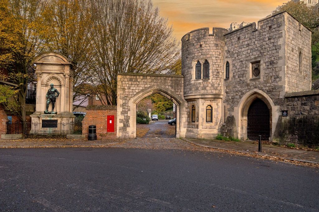 Property photo 2 of 11