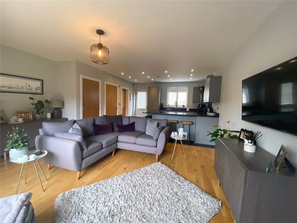 Property photo 3 of 22 Picture No. 12