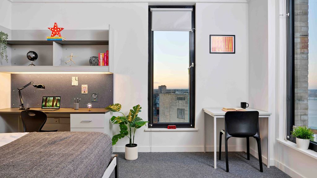 Property photo 1 of 7 Gold Studio Cover