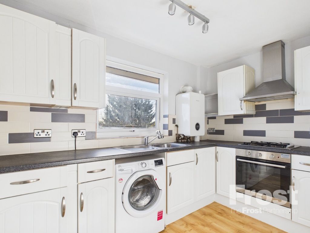 Property photo 2 of 7 Kitchen