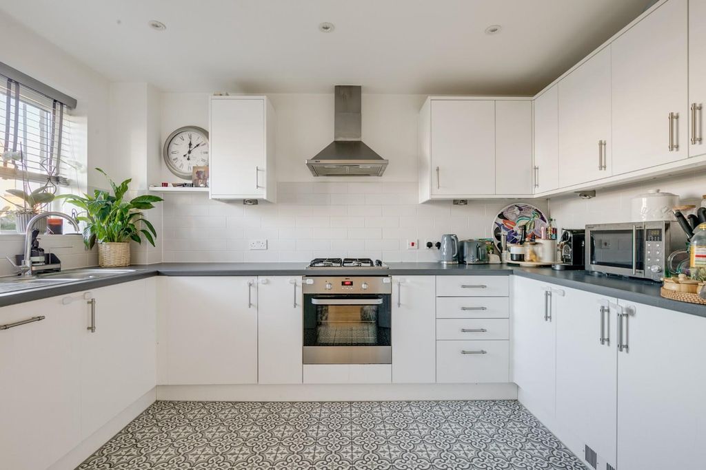 Property photo 3 of 24 Tudor Way 129-4.Jpg