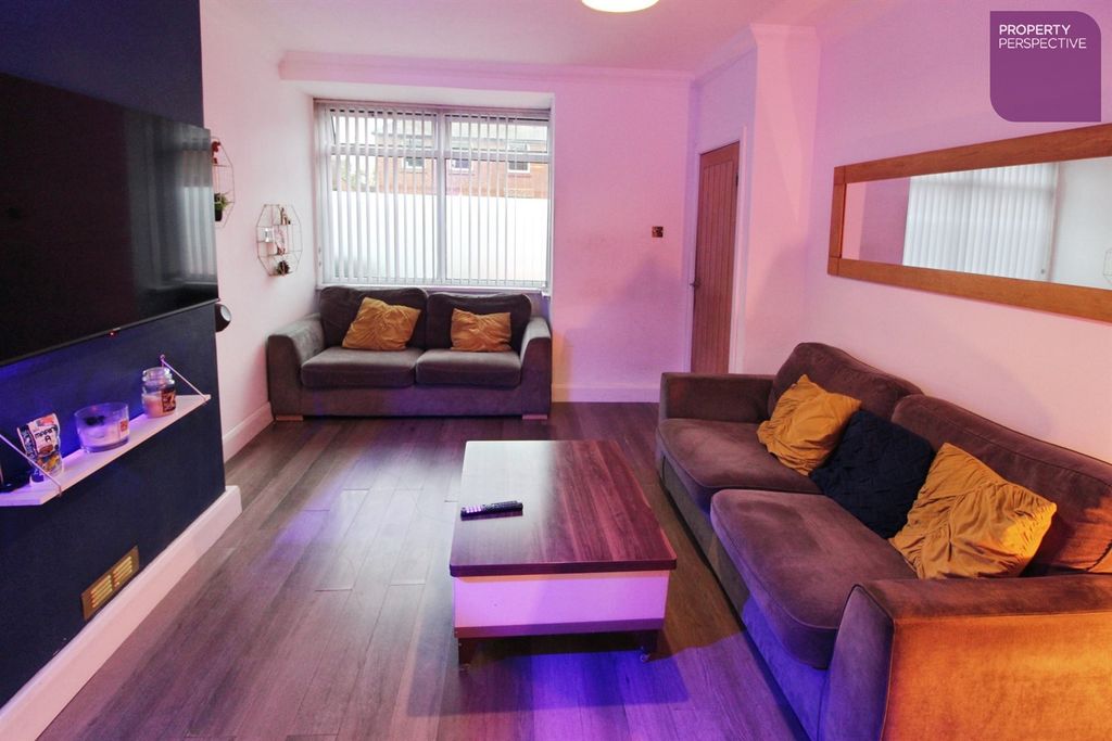Property photo 3 of 10 Lounge