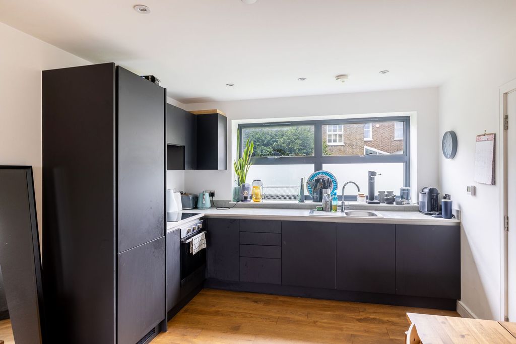 Property photo 3 of 6