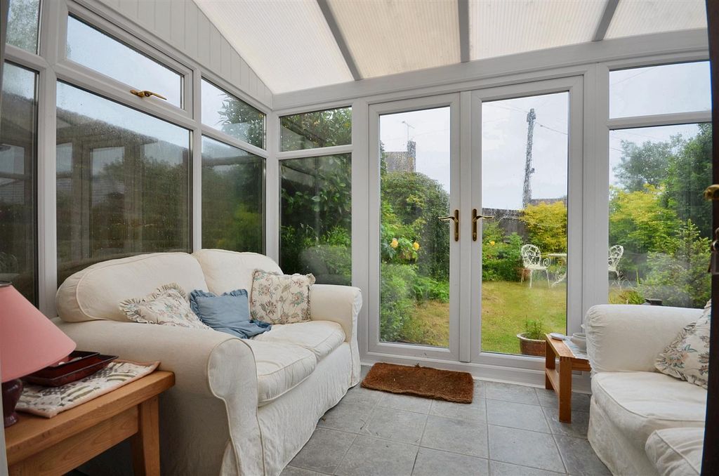 Property photo 3 of 11 Conservatory