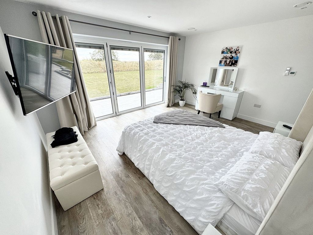 Property photo 3 of 42