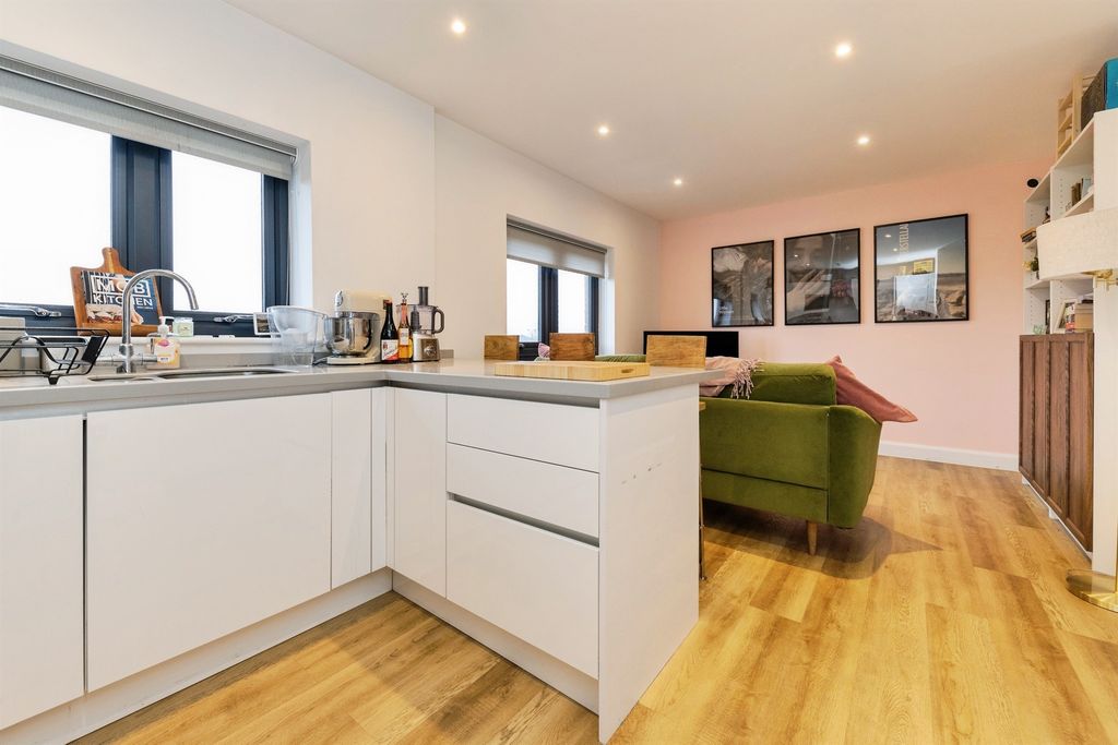 Additional image 4 of 2 bed flat for saleLeys Avenue, Letchworth Garden City SG6