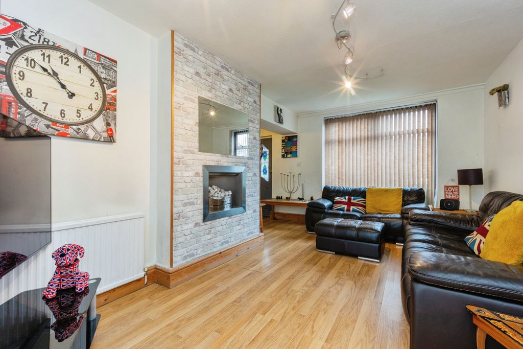 Property photo 3 of 22 Imgc6344