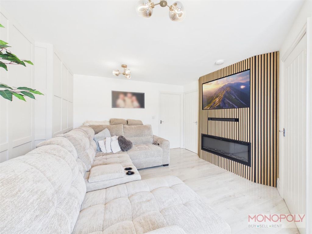 Property photo 3 of 19 Cam01943G0-Pr0659-Still003.Jpg