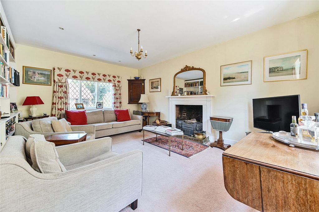 Property photo 2 of 18 Snug
