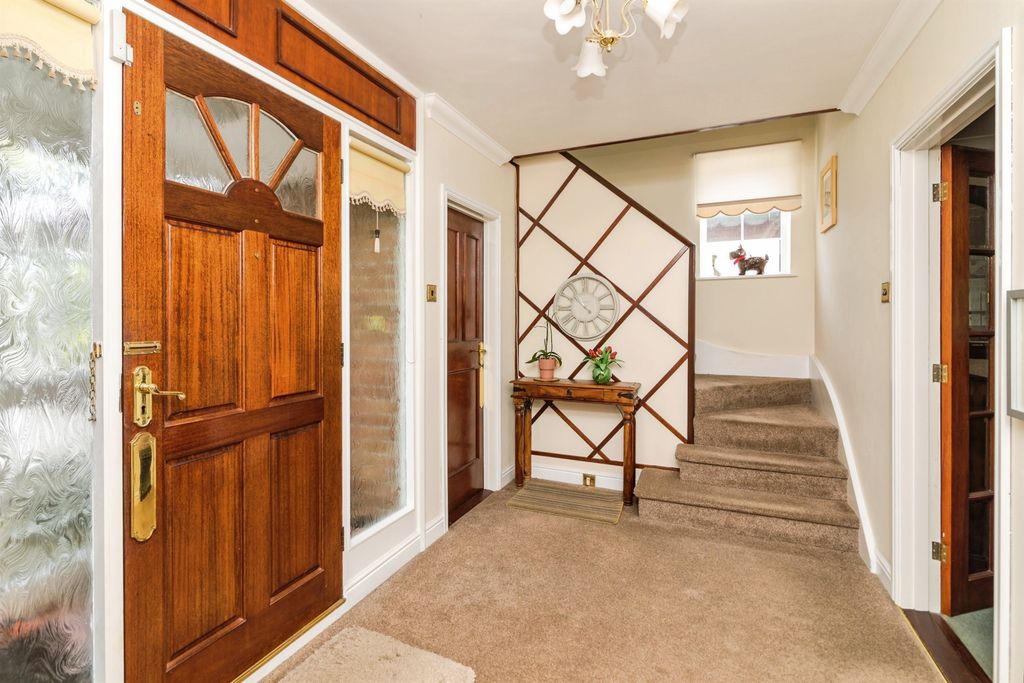 Property photo 2 of 16