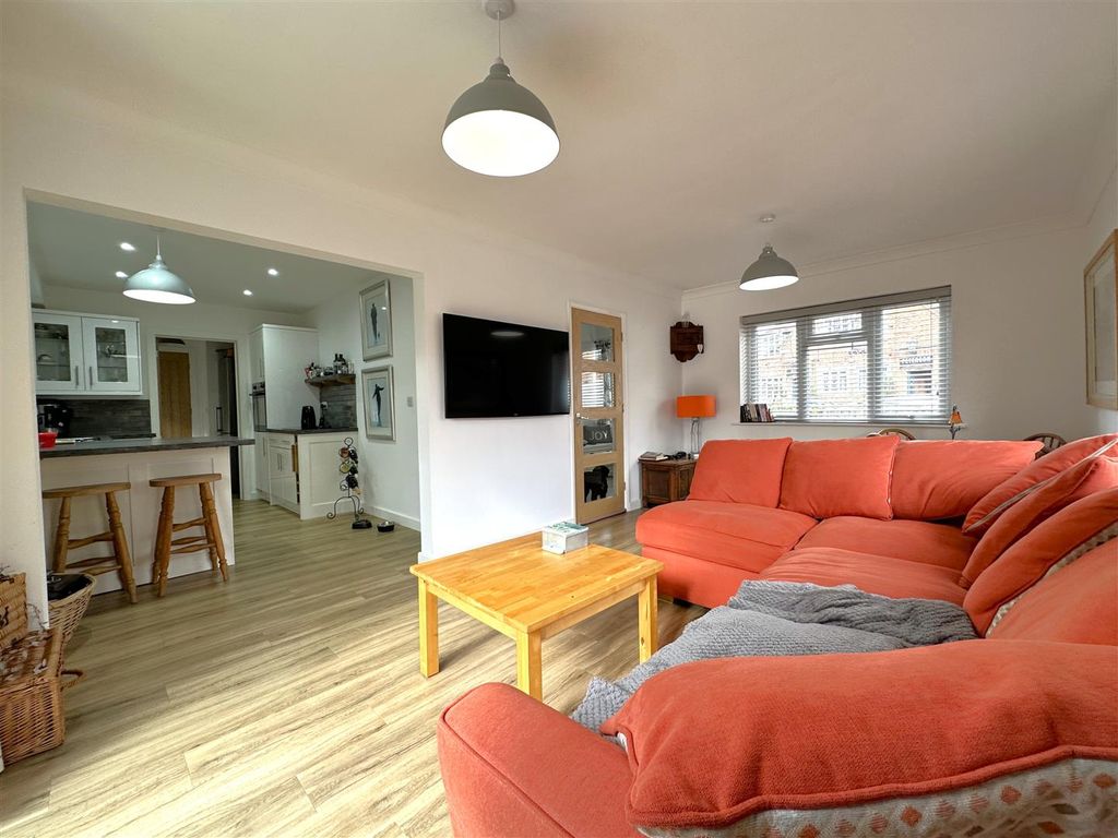 Property photo 2 of 20 Open-Plan Living Aspect 078