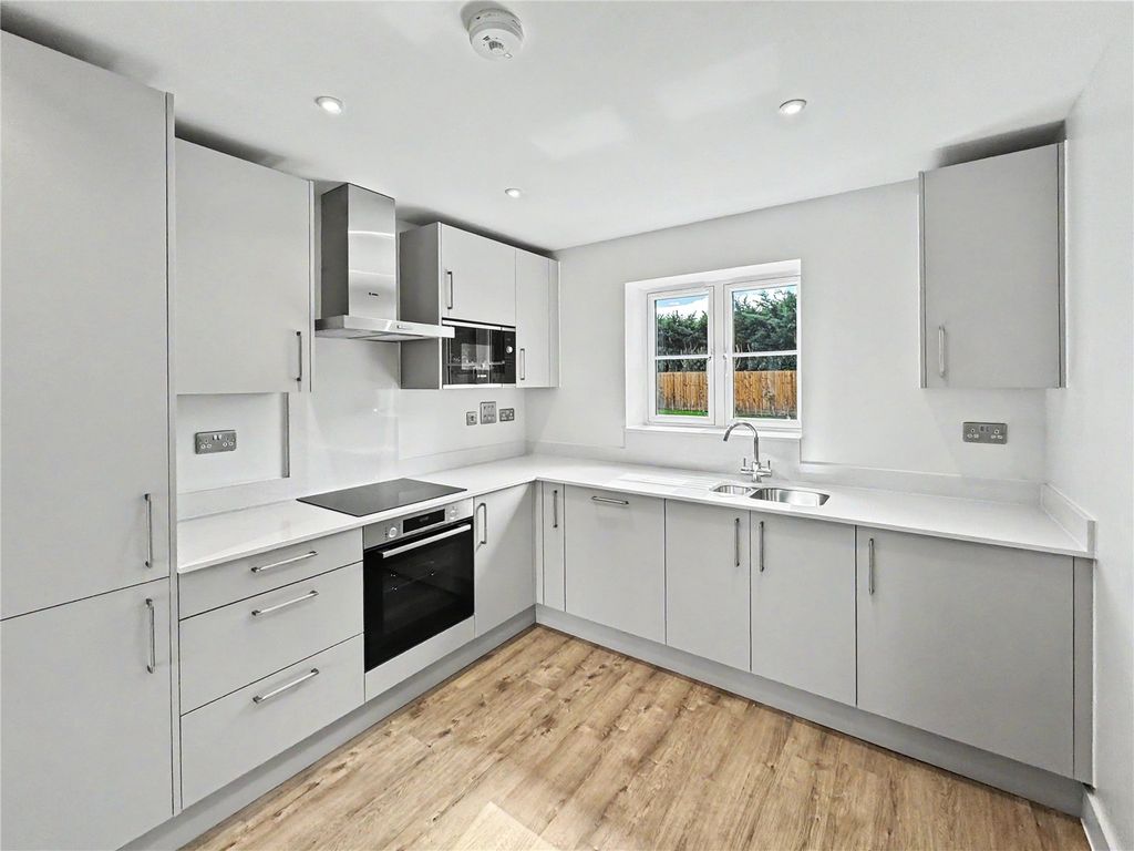 Property photo 2 of 9 Picture No. 19