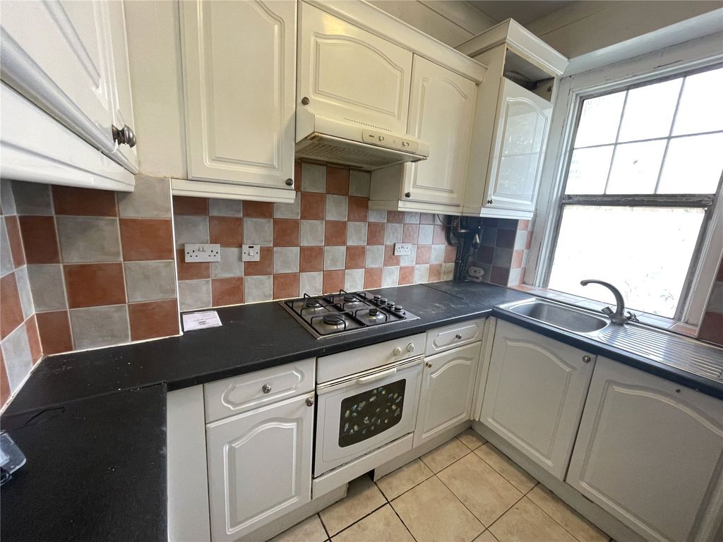 Property photo 3 of 6 Kitchen