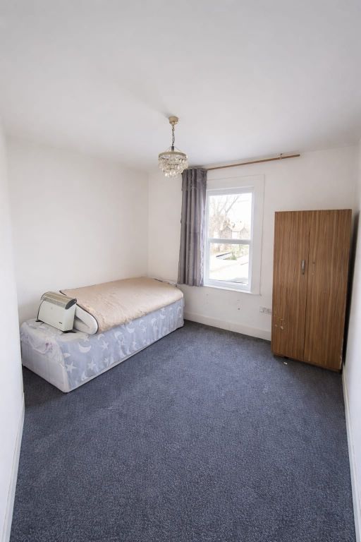 Property photo 2 of 5 Bedroom