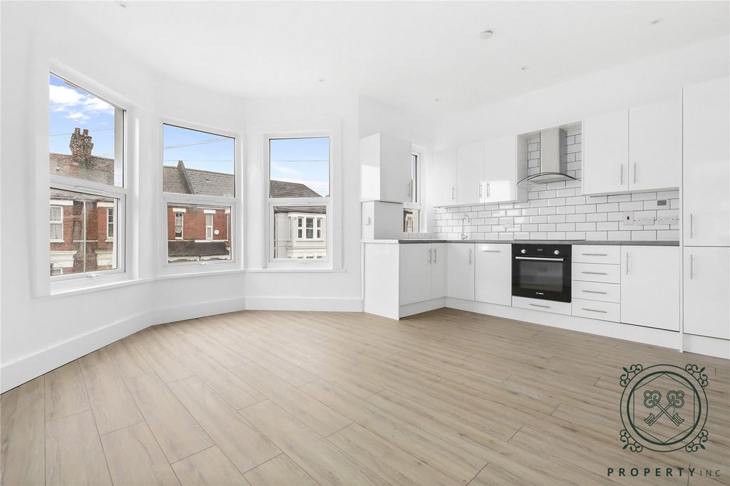 Property photo 2 of 12 Reception