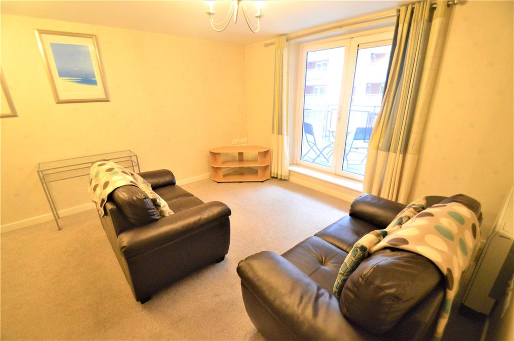 Property photo 3 of 12 Lounge
