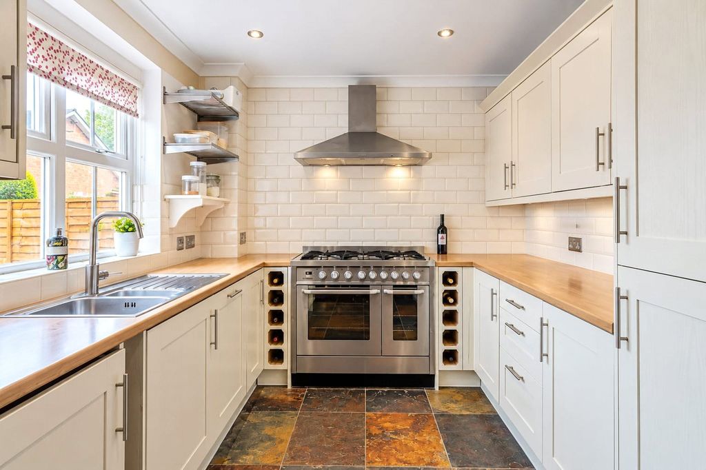 Property photo 2 of 17 Kitchen