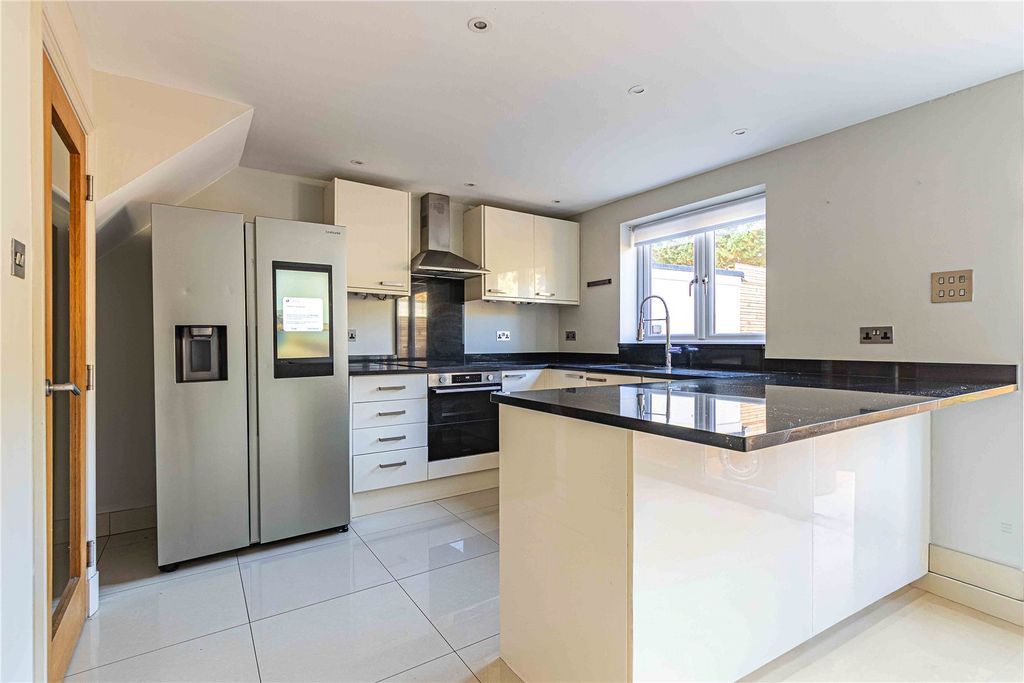 Property photo 2 of 23 Picture No. 04