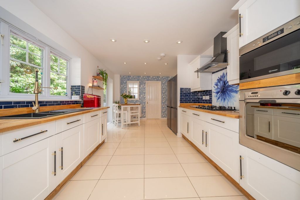 Property photo 3 of 35 Kitchen